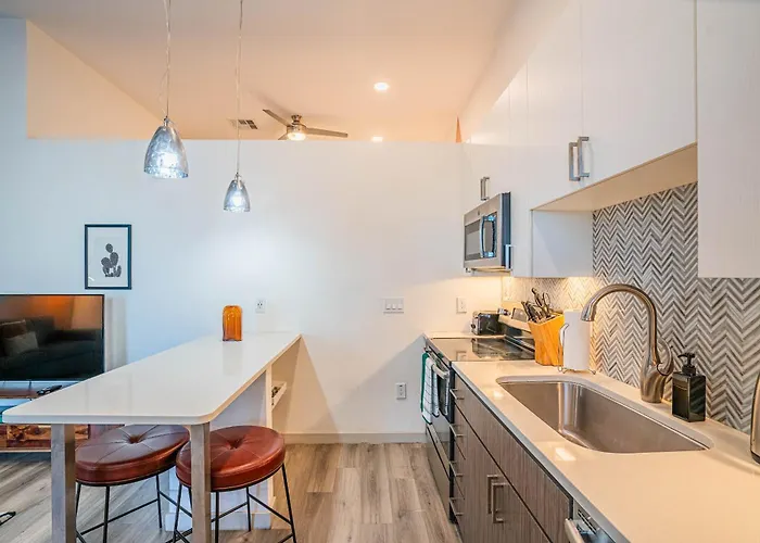 Apartment Boulevard Modern Roosevelt Row 1br Pool Gym 1