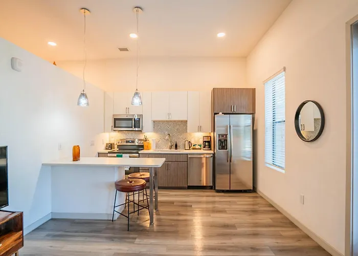 Apartment Boulevard Modern Roosevelt Row 1br Pool Gym 1 *